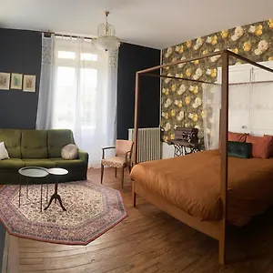 Chez Sir Guillaume De Castel. Hébergement de vacances